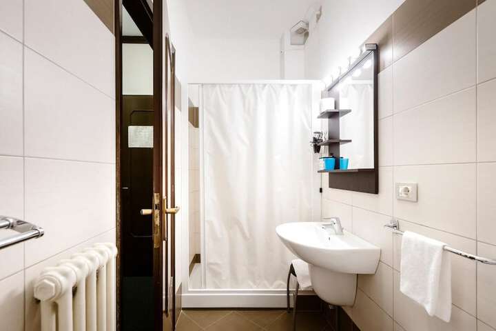 Room 18 of 33