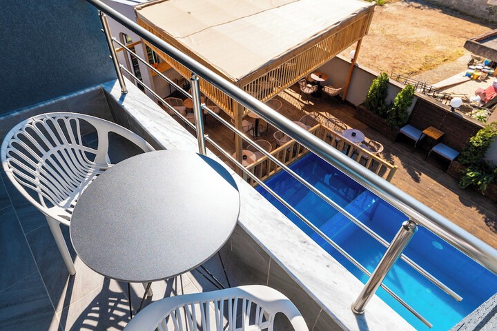 Pool 82 of 133