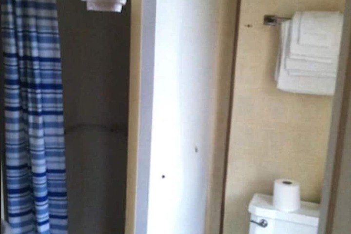 Room 11 of 14