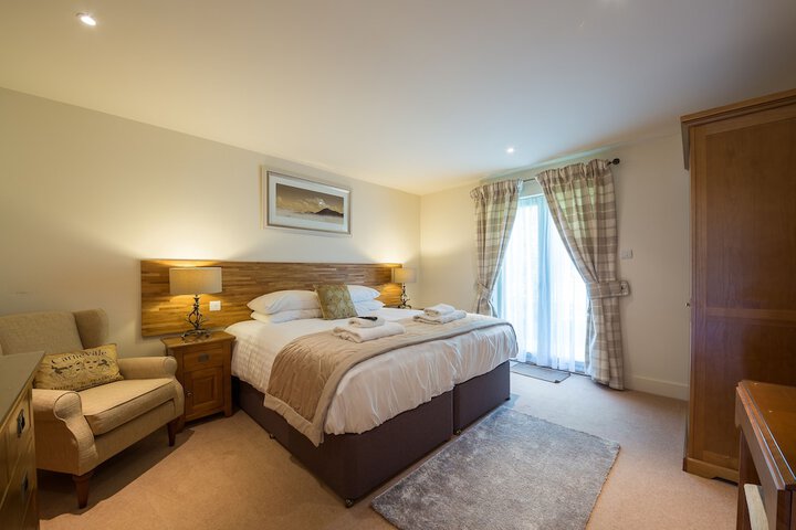Room 43 of 403