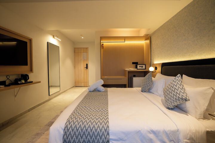 Room 9 of 90