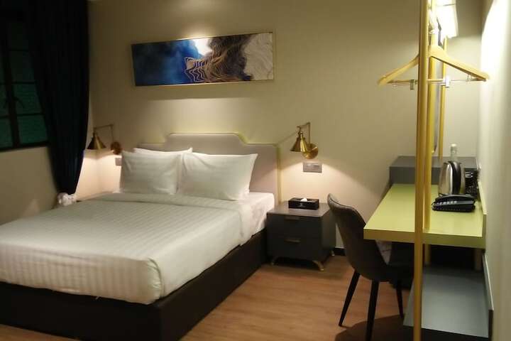 Room 10 of 36