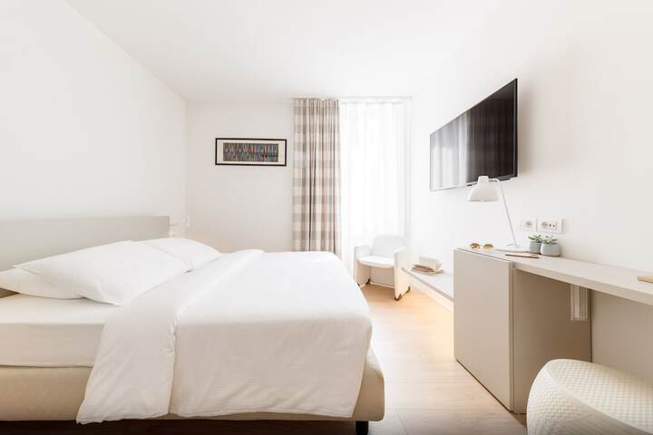 Room 27 of 146