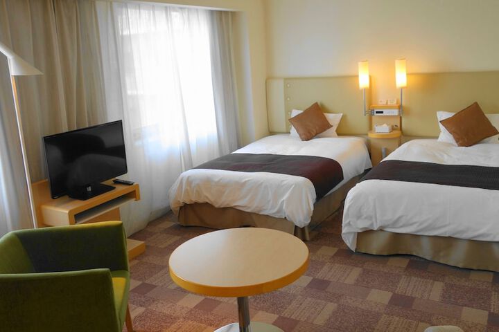 Room 9 of 90