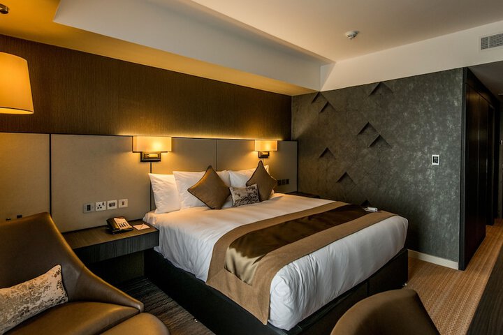Room 5 of 233