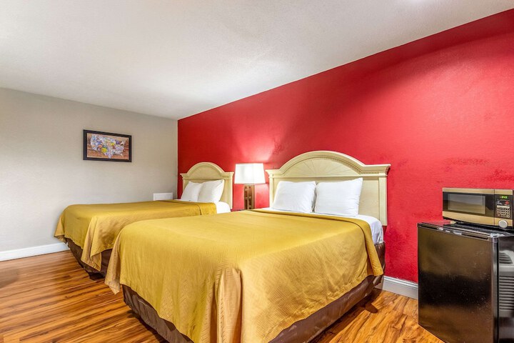 2 Queen Beds (11 of 11)
