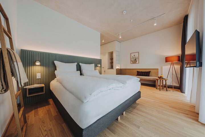 Room 4 of 51