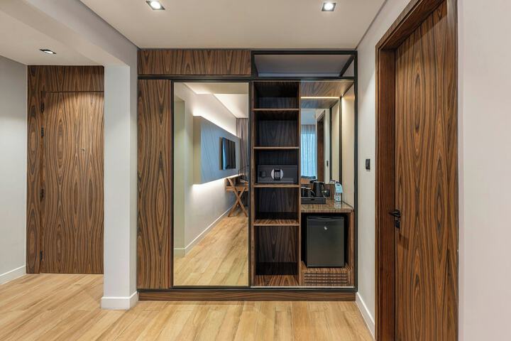 Room 18 of 48