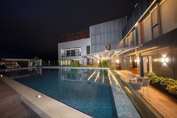 Pool 124 of 148
