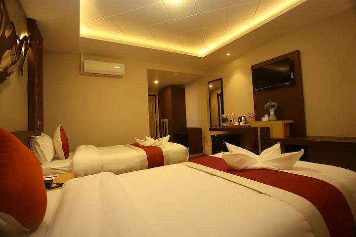 Room 10 of 27
