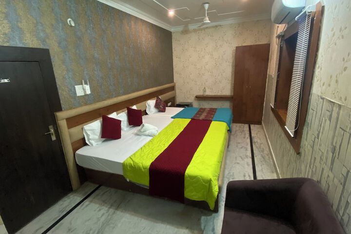 Room 30 of 58