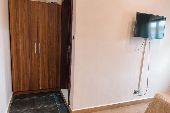 Room 8 of 23