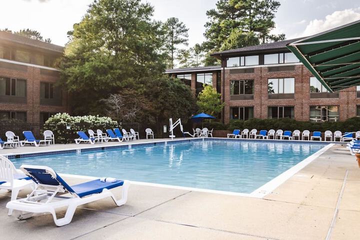 Pool Hotel