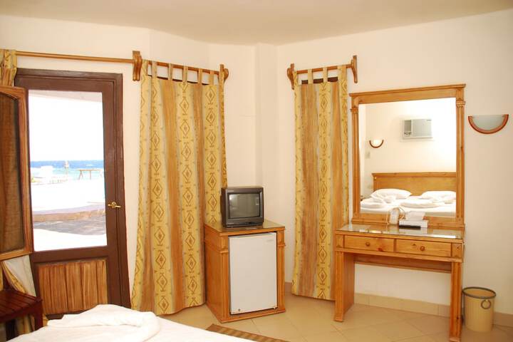 Room 2 of 72