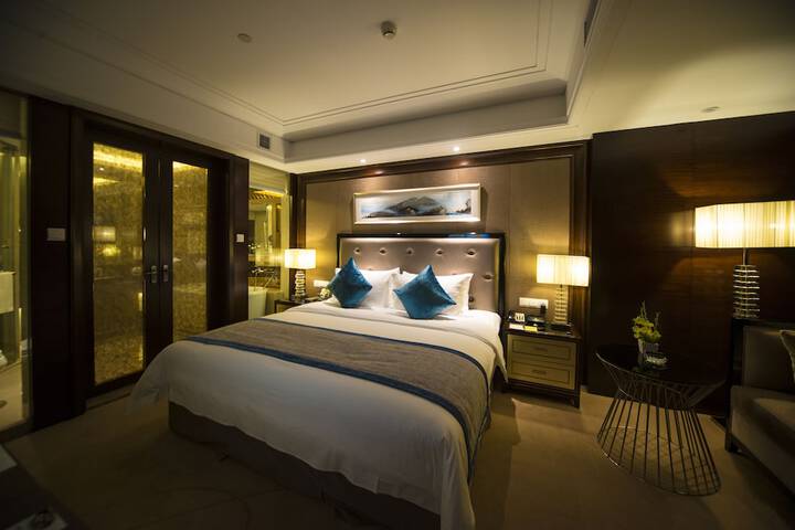 Room 8 of 52