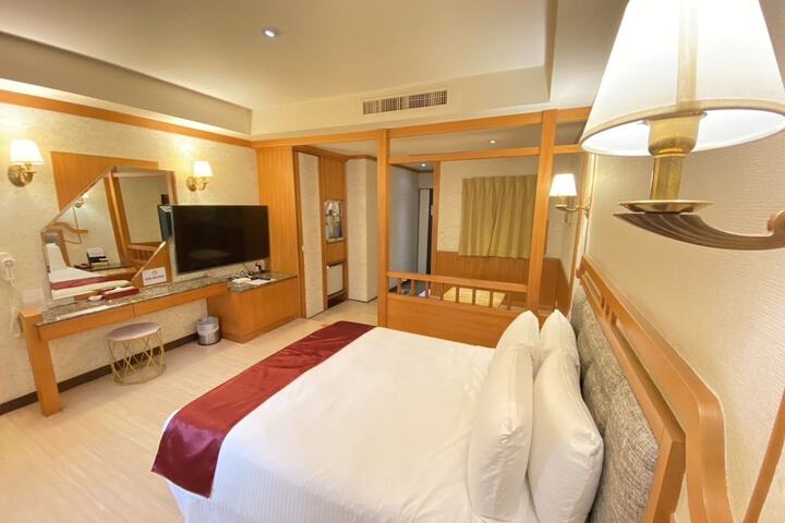 Room 2 of 35