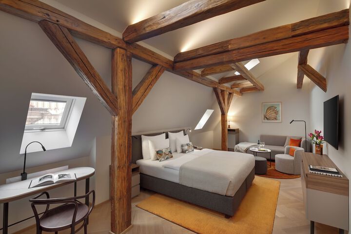Room 9 of 40