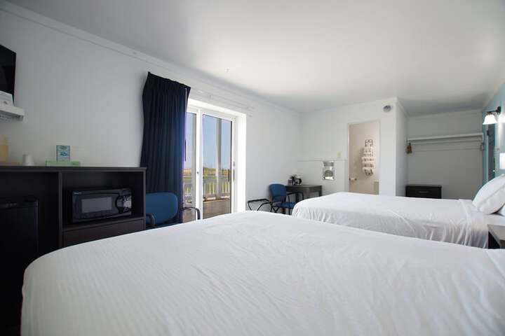 Economy Queen Bed Lake View Patio (72 of 82)