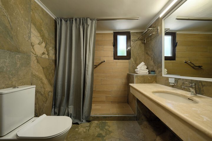 Room 73 of 180