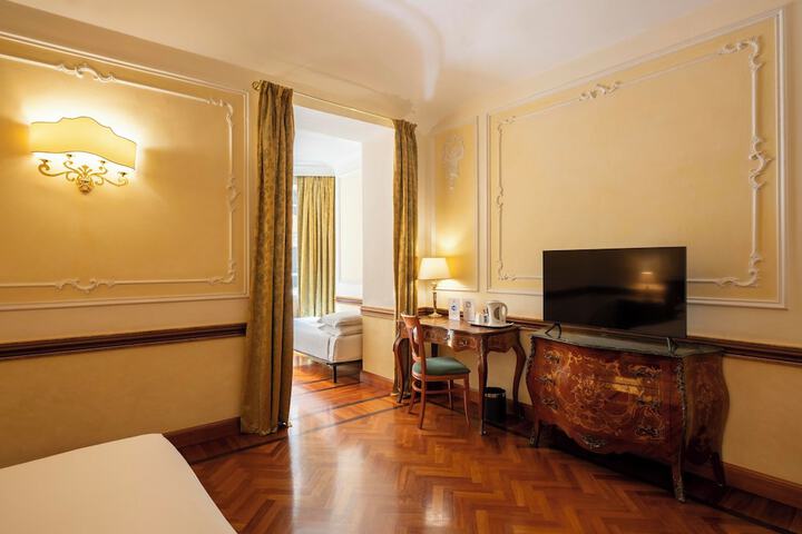 Room 49 of 103