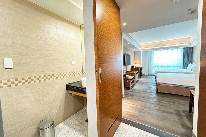 Room 44 of 71