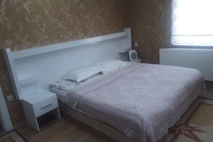 Room 6 of 166