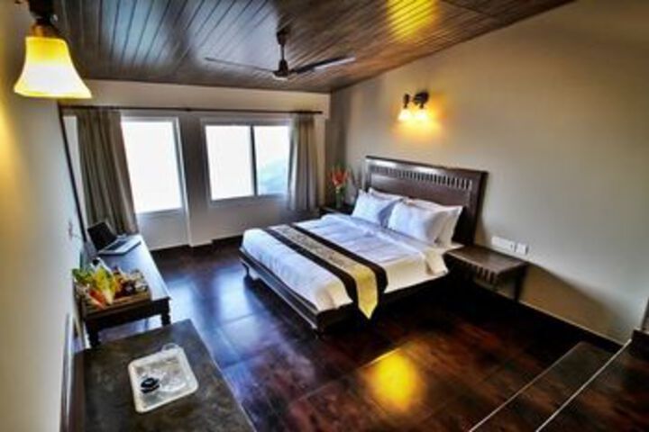Room 27 of 64
