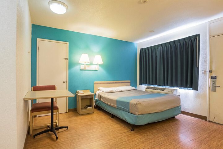 Room 7 of 39