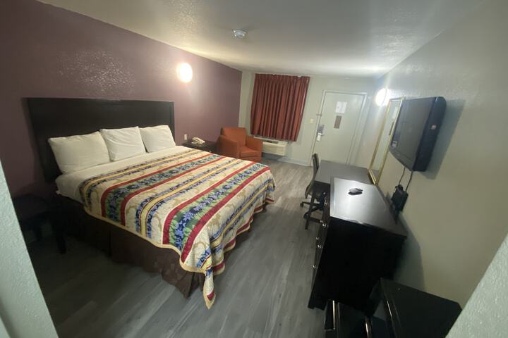 1 King Bed 272954 (3 of 6)