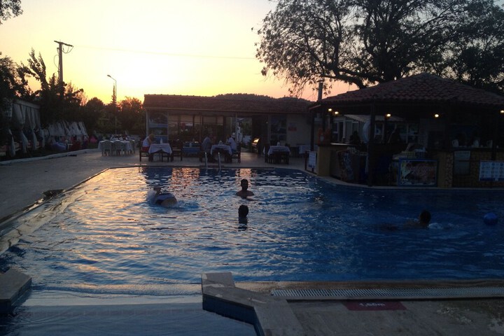 Pool 10 of 29