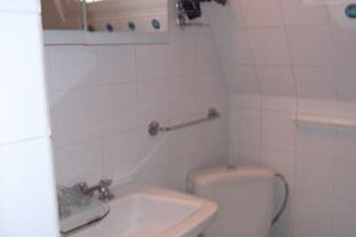 Room 28 of 146