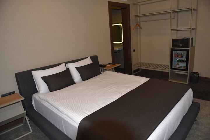 Room 14 of 33