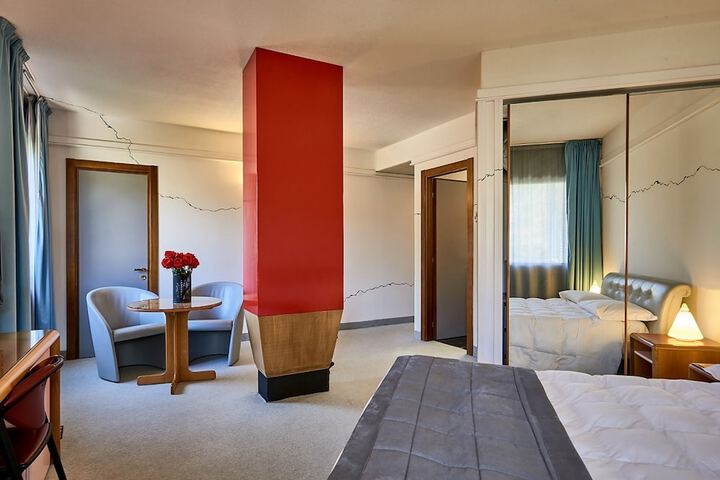 Room 21 of 61