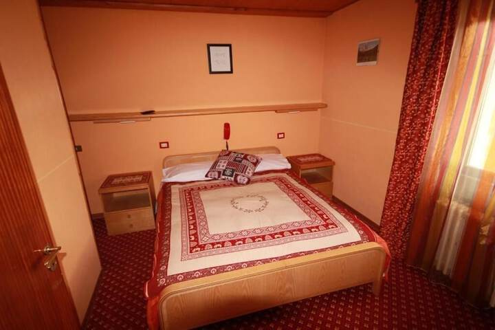 Room 2 of 52
