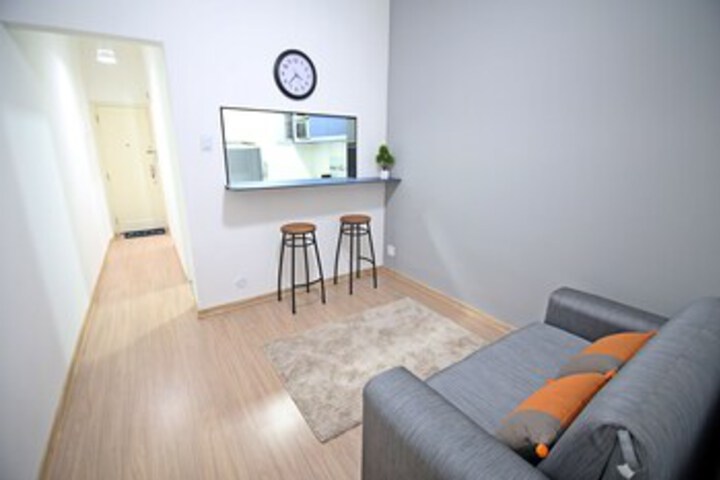 Room 6 of 10
