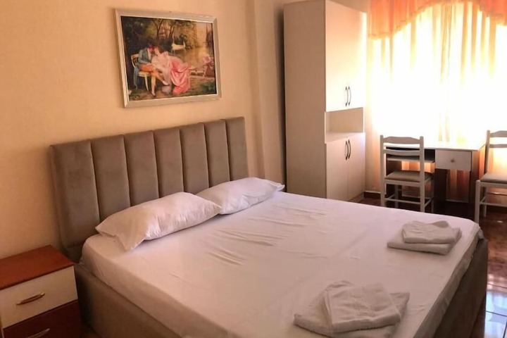 Room 6 of 34