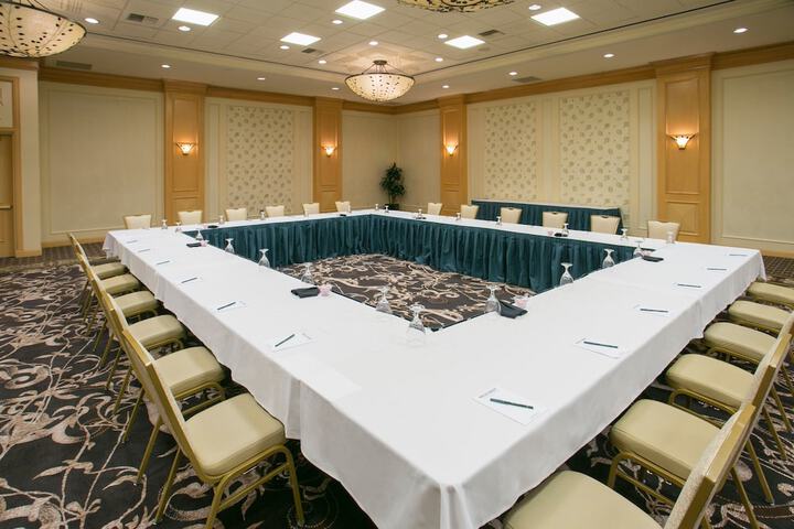 Ballroom/Hall 34 of 38