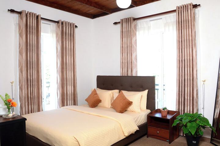 Room 6 of 28