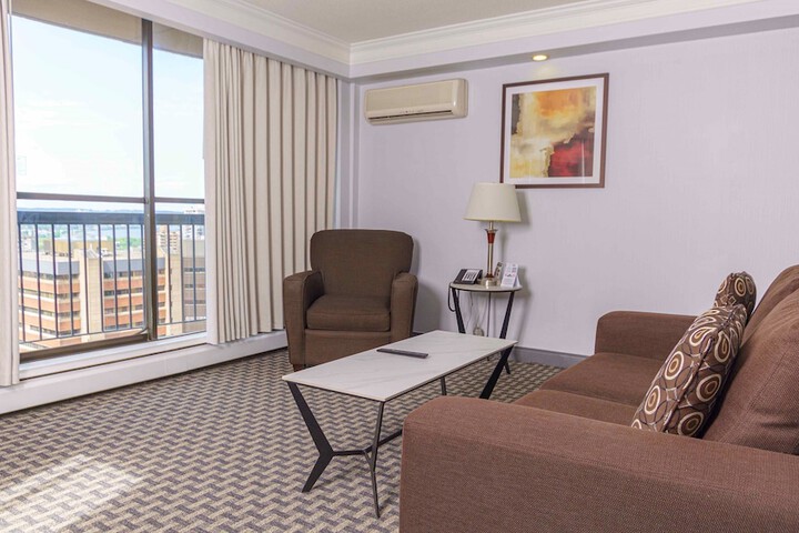 Room 8 of 210