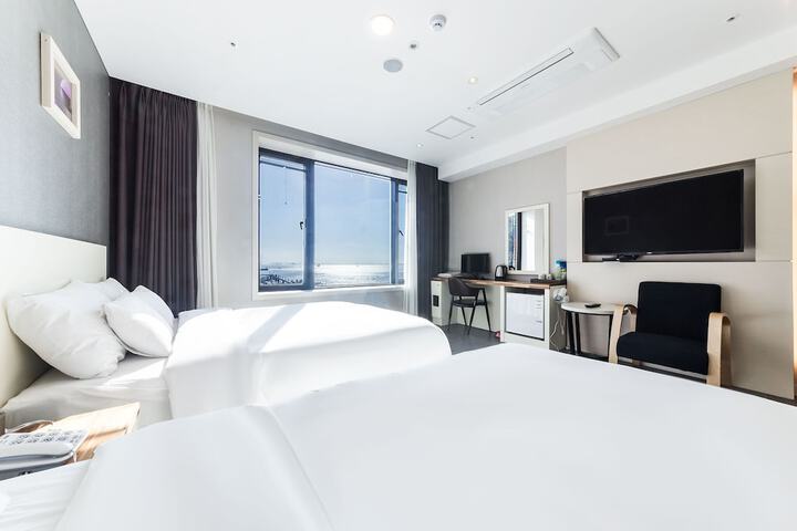Room 34 of 55