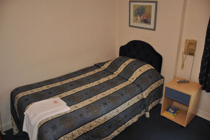 Room 6 of 34