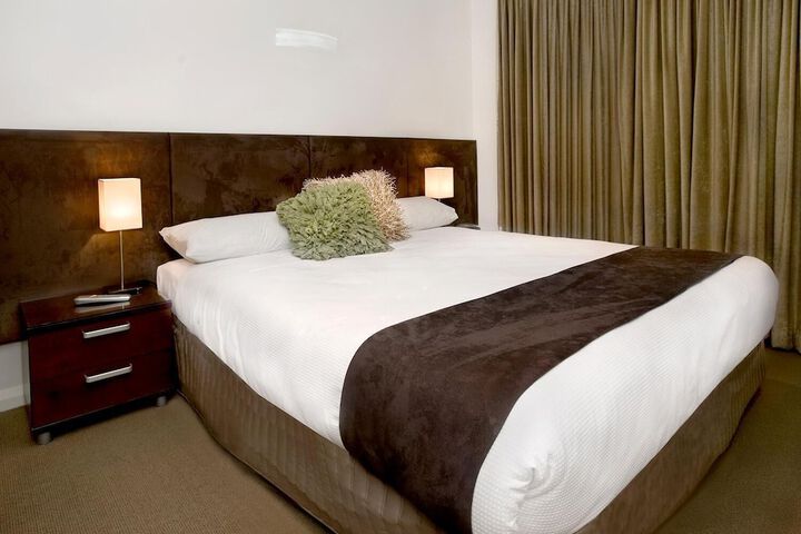 Room 6 of 14