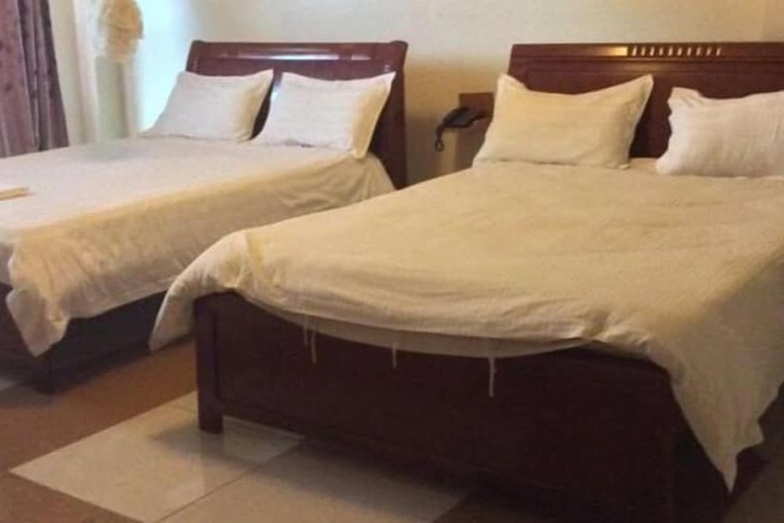 Room 4 of 16