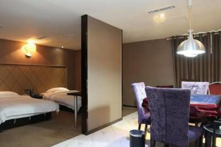 Room 2 of 9