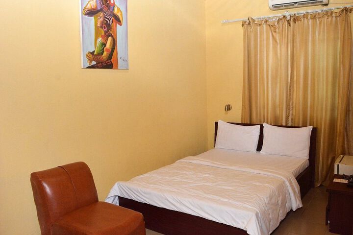 Room 4 of 20