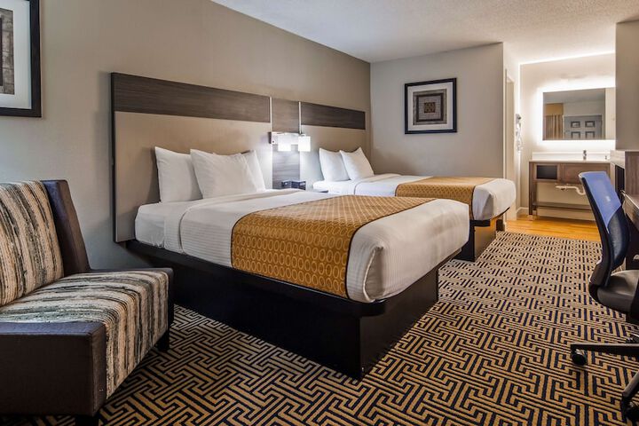 2 Double Beds (3 of 6)