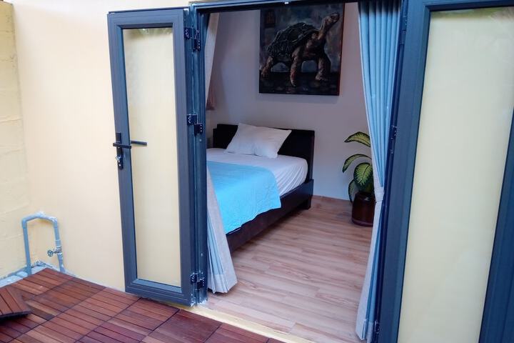 Room 6 of 178