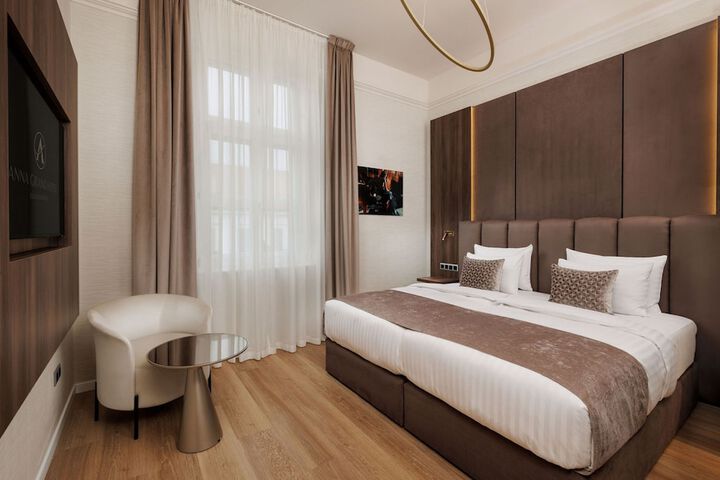 Room 21 of 93
