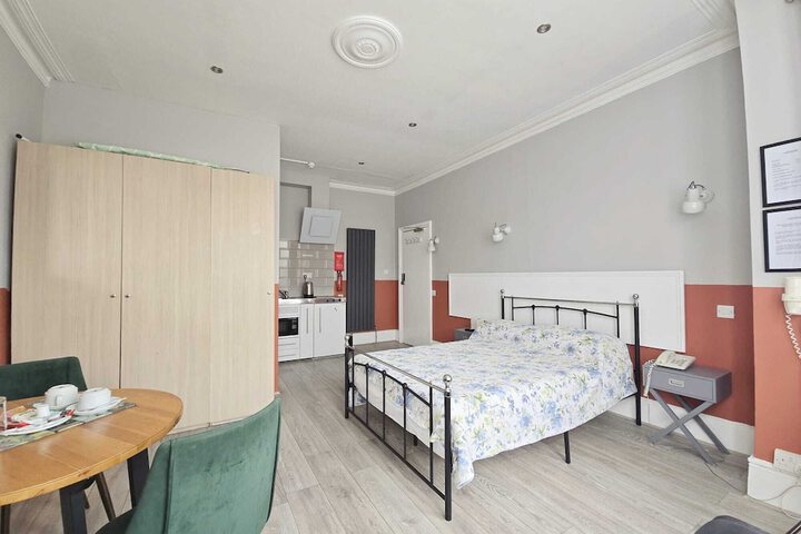 Room 9 of 22
