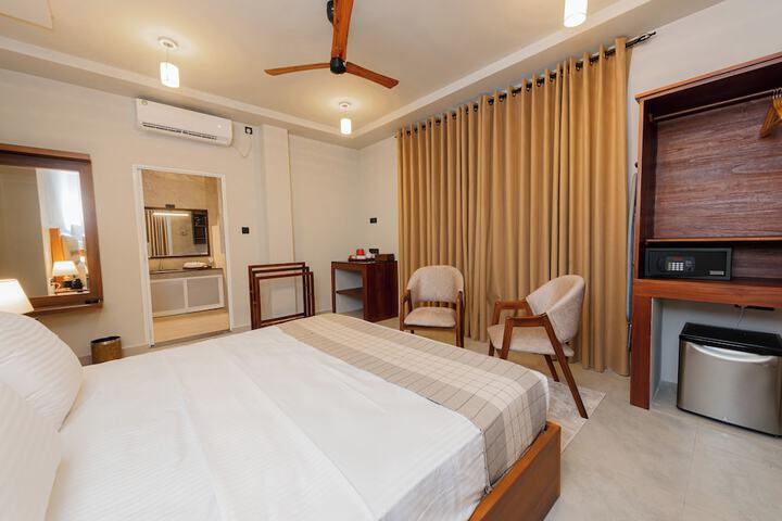 Room 12 of 174